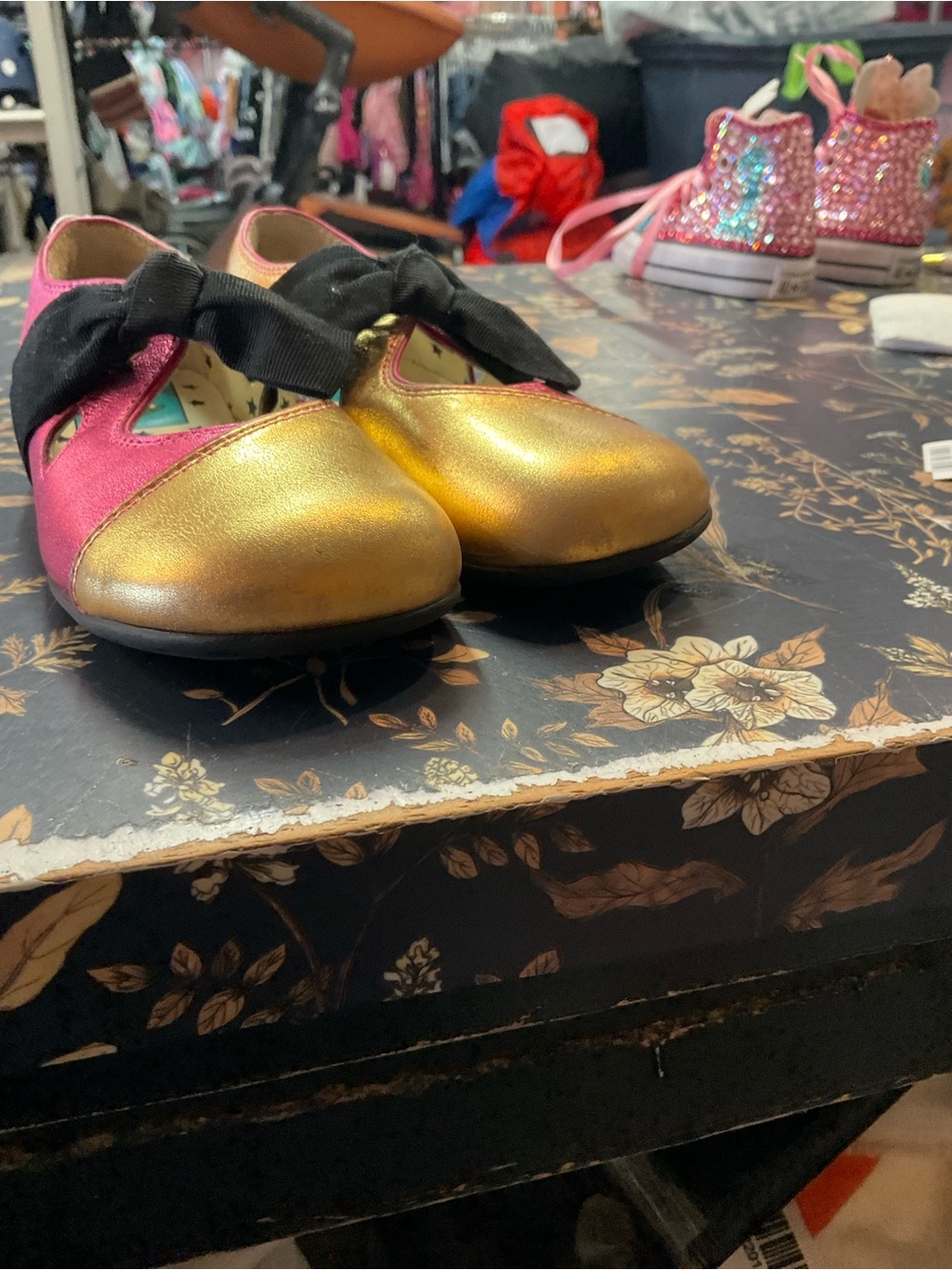 Gucci Girls Metallic Gold and Pink Bow Mary Jane Shoes - Picture 3 of 6